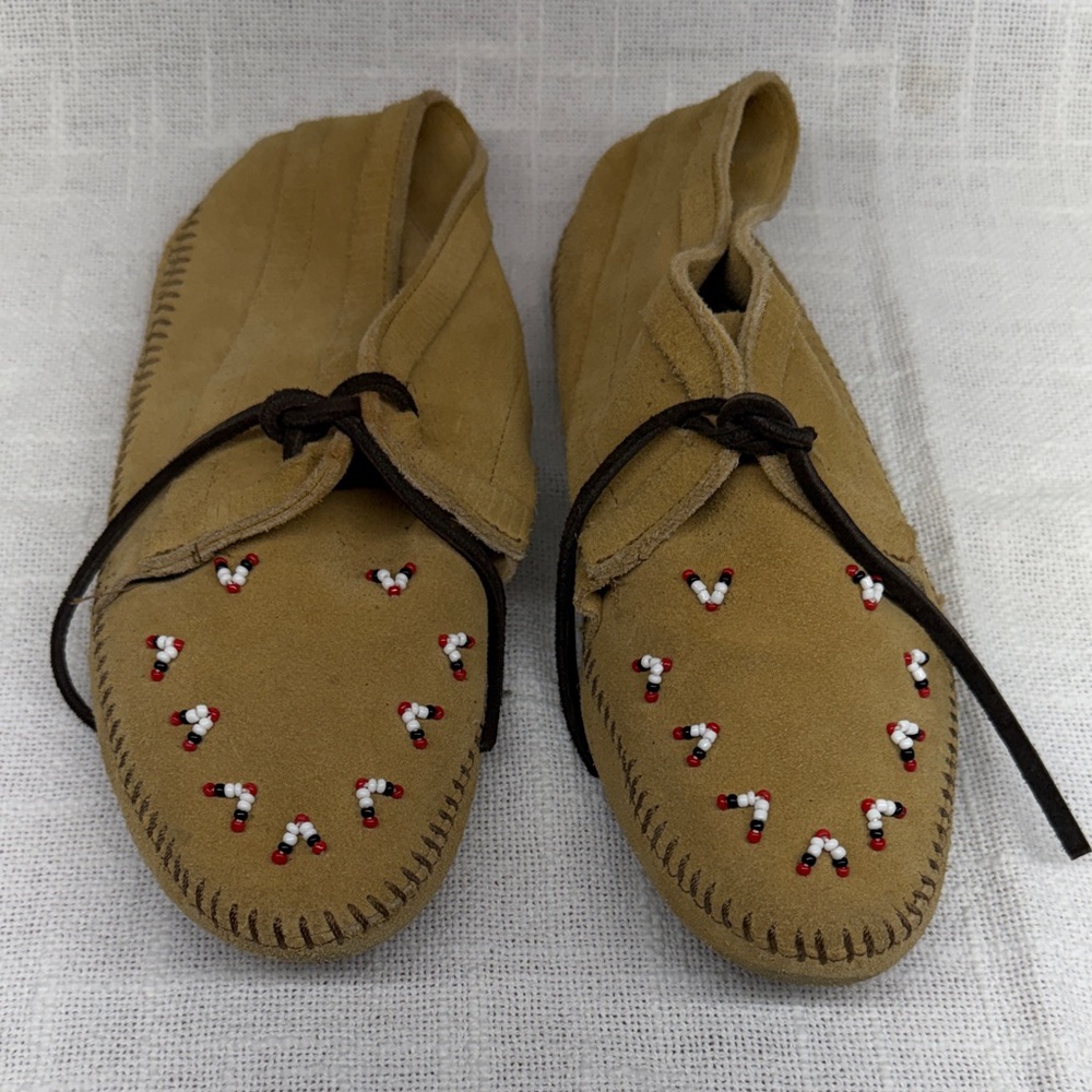 Vintage Tan Suede Minnetonka Moccasins with Beaded Design and leather lacing